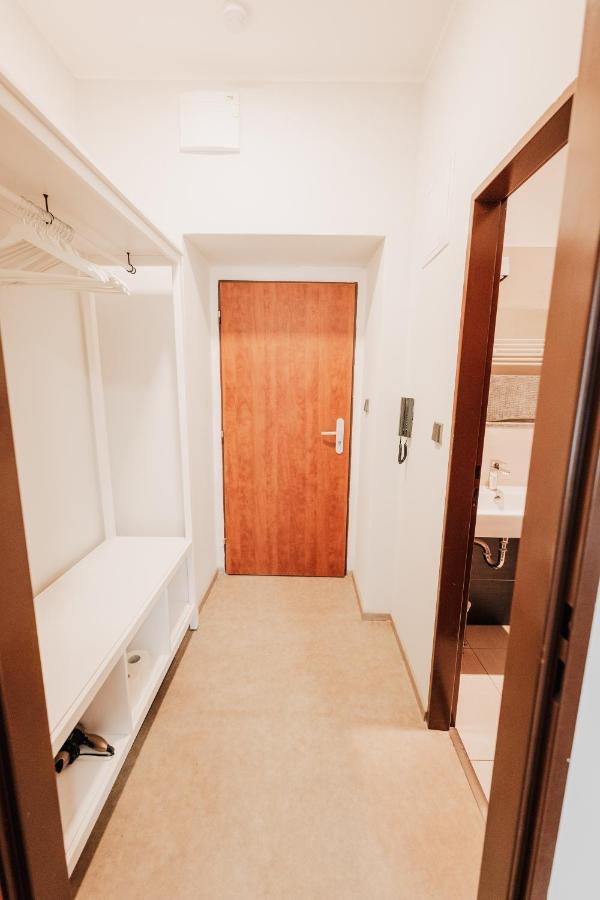 Elegant Studio, 400M From The Square Apartment Plzen Luaran gambar